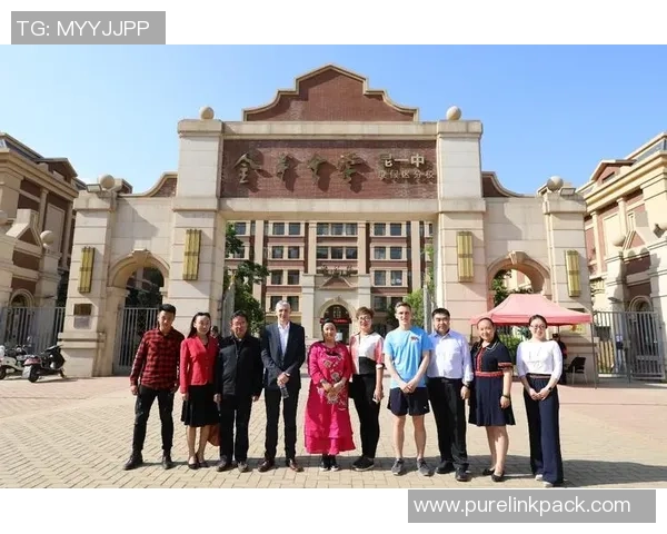 足球明星踏上学术之路：从绿茵场到大学校园的成长与挑战