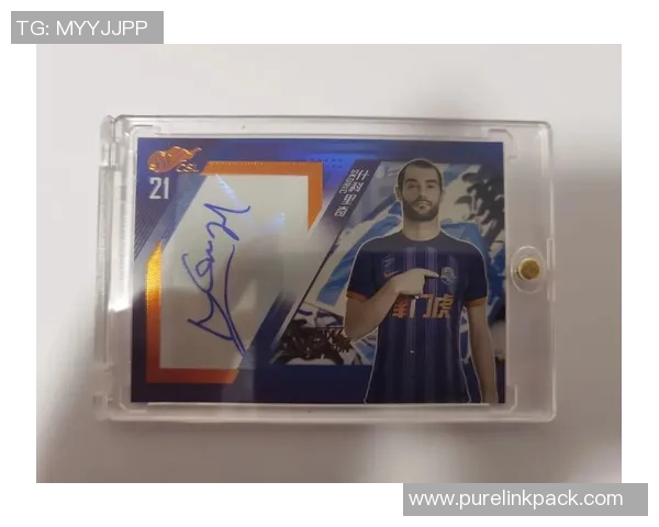 足球球星卡手雷揭秘：揭开幕后故事与职业生涯的精彩瞬间