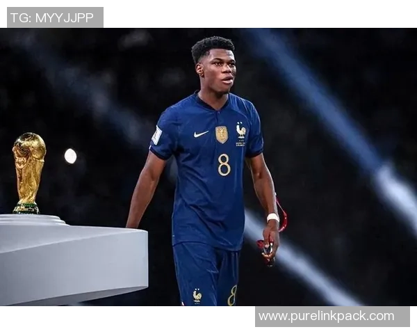 足球球星魅力尽显打造个性氛围壁纸体验激情与荣耀