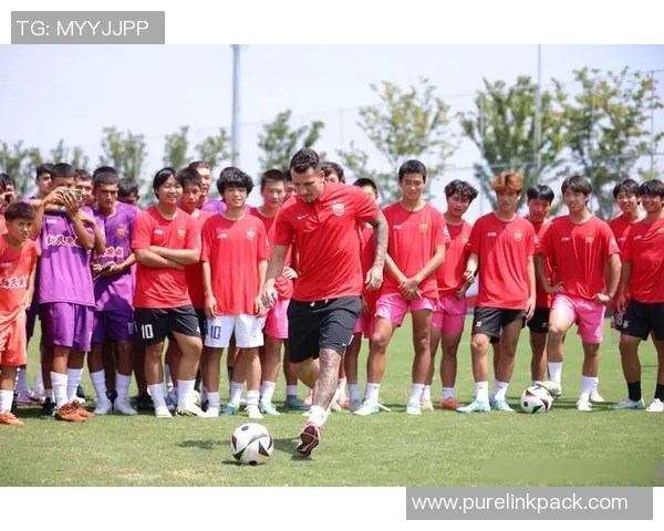 喜欢的足球球星与女孩子共同度过的浪漫时光与心动瞬间